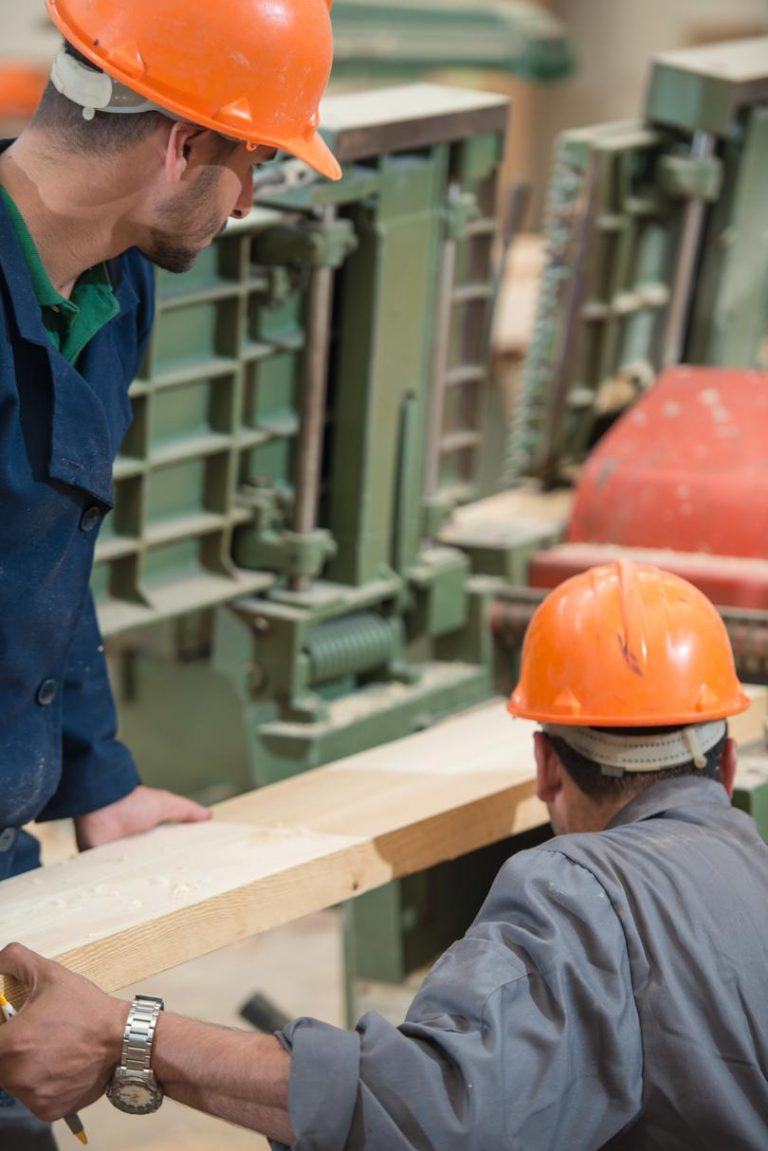 workers-timber1